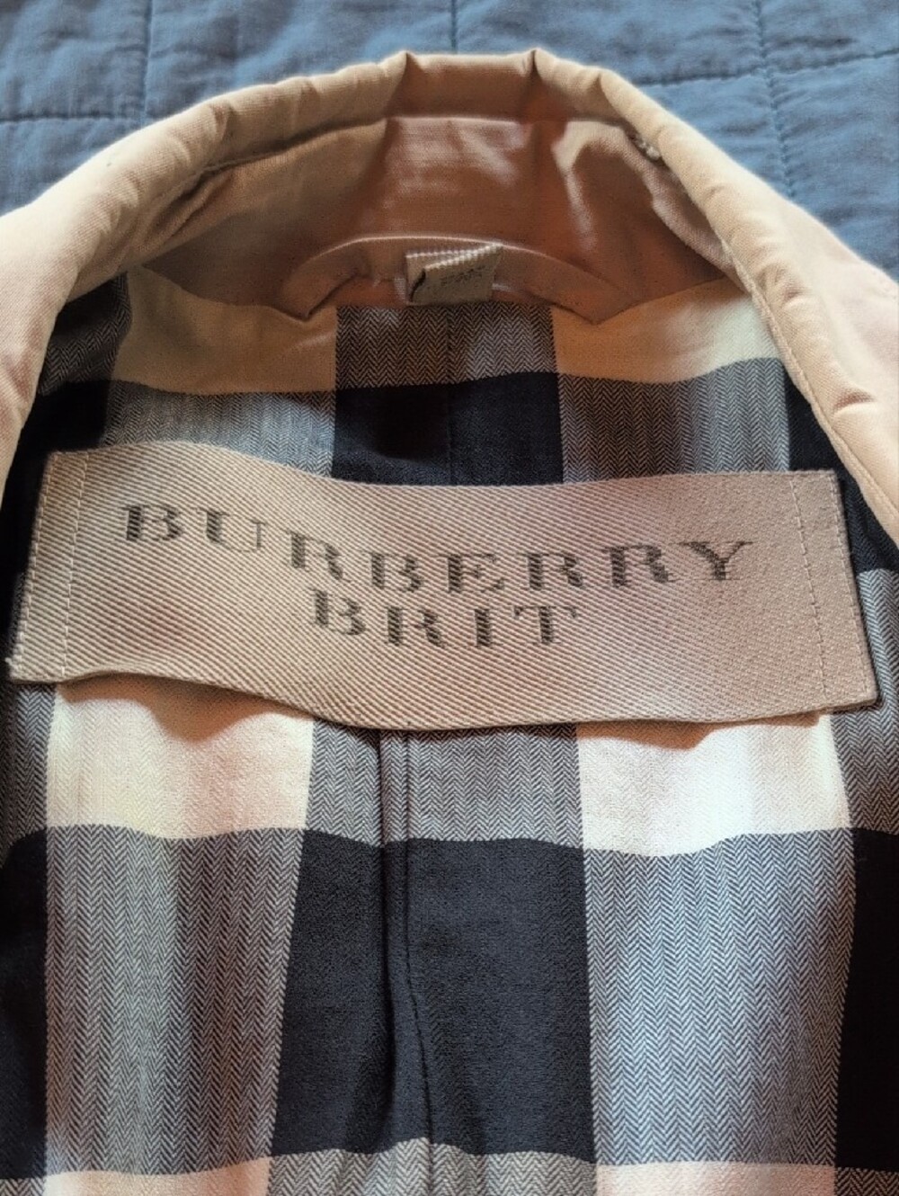 Burberry Britt beige Double-Breasted Trench Coat with Checked Lining - Picture 4 of 5